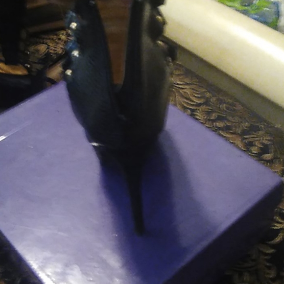 Shoes - Picture 2 of 2